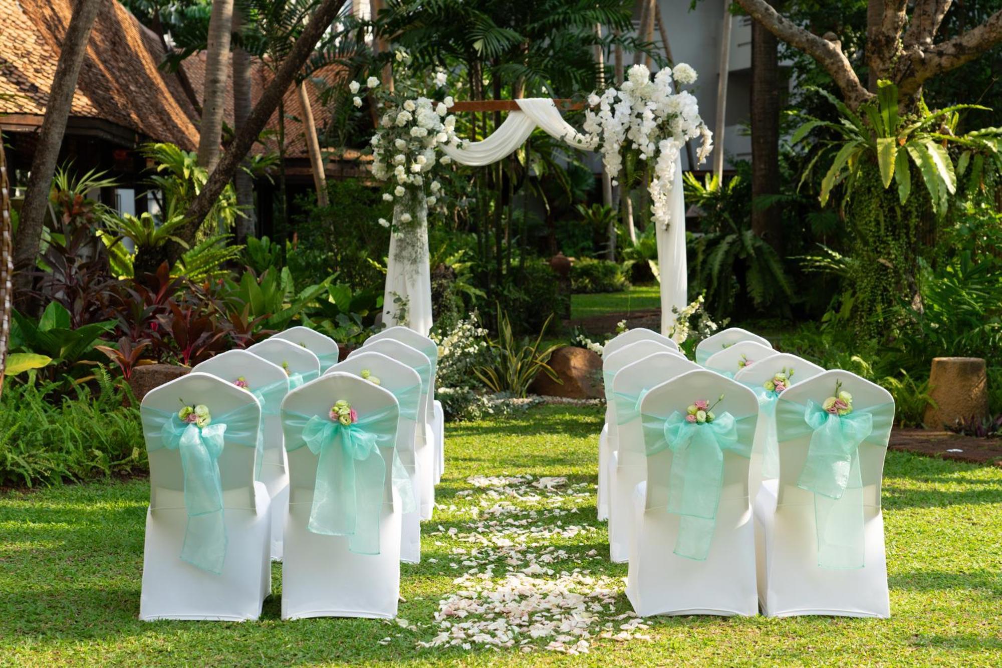 Avani Pattaya Resort Eksteriør billede A wedding ceremony in Bali
