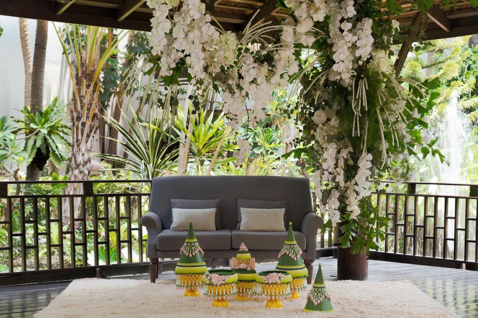 Avani Pattaya Resort Eksteriør billede A traditional Malay wedding setting